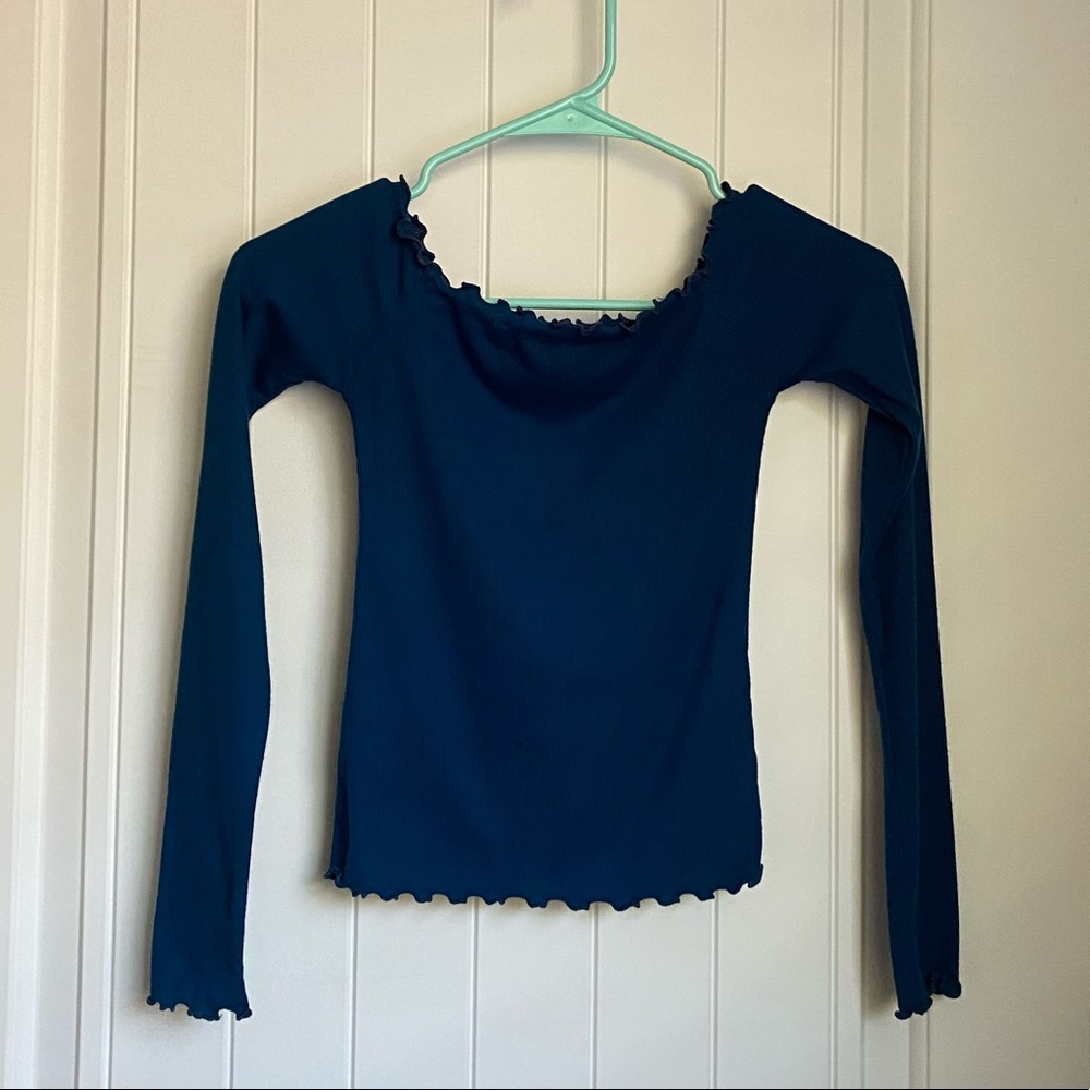 Hollister Off the Shoulders Longsleeve Crop Top